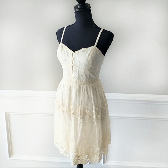 ❗SOLD❗Ivory Embroidered Lace Dress NWOT - Picture 1 of 3